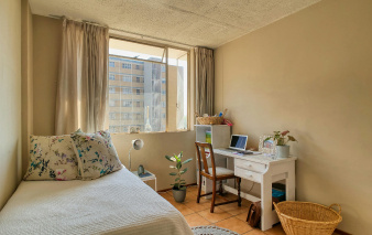 Header 2 - student pexels-alexander-f-ungerer-157458816-20725943